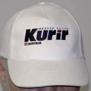 Kacket sa vezom logoa firme